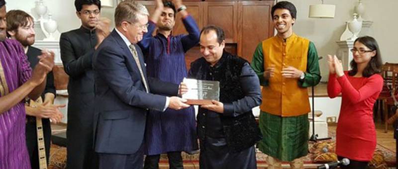 Rahat Fateh Ali Khan Receives An Honourable Award at Oxford University