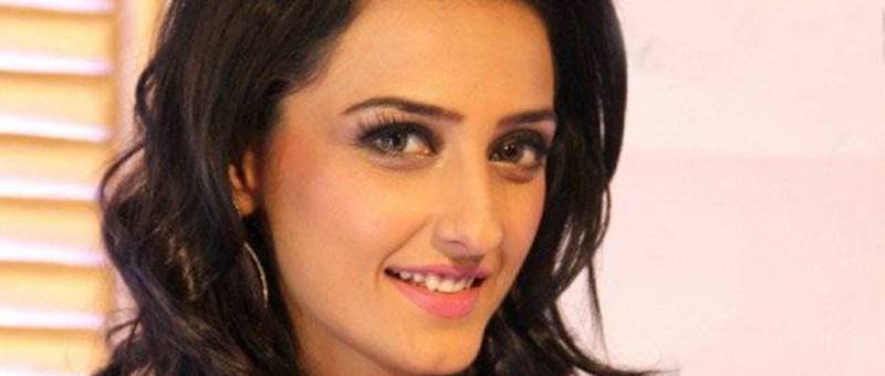 Momal Makes it to Bollywood Without Influential Father’s Help