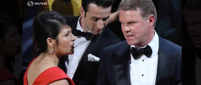 Tweeting Accountant Blamed For Oscar Best Picture Mess Up