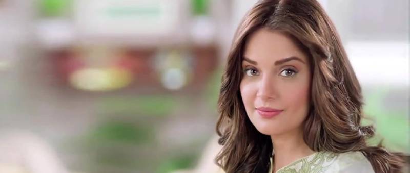 Armeena Khan Gets Engaged To Her 'British Bae'