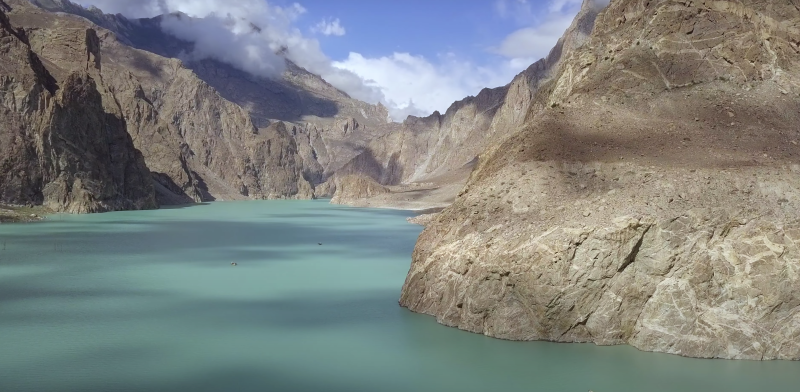 Darvesh’s new single “KHUDA JAANAY” instills hope in the heart of Pakistanis.