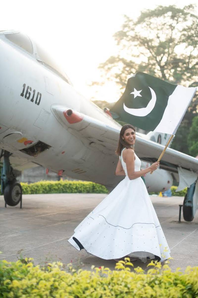 Momina Sibtain Creates Stunning Looks at Iconic Spots in Lahore As a Tribute to Pakistan