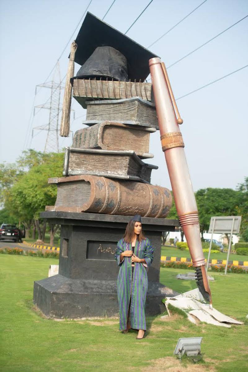Momina Sibtain Creates Stunning Looks at Iconic Spots in Lahore As a Tribute to Pakistan