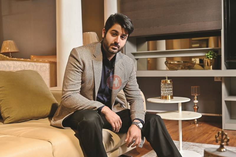 A brown tweed blazer, blue shirt by Munib Nawaz and an effortlessly sleek look. Zaviyar is definitely one to look out for in the industry both with his work and with his looks