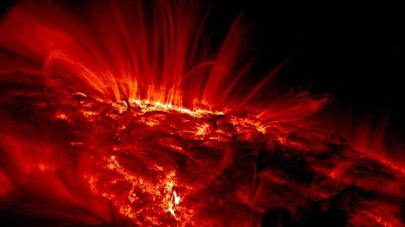 AN ASSAULT OF SOLAR ENERGY ON ITS WAY TO DAMAGE EARTH 
