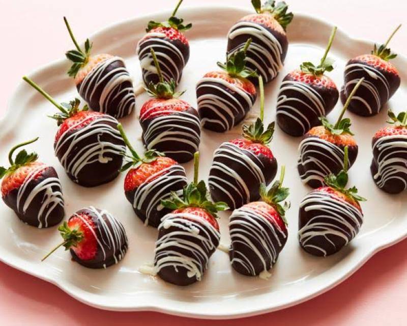 Chocolate-dipped strawberries