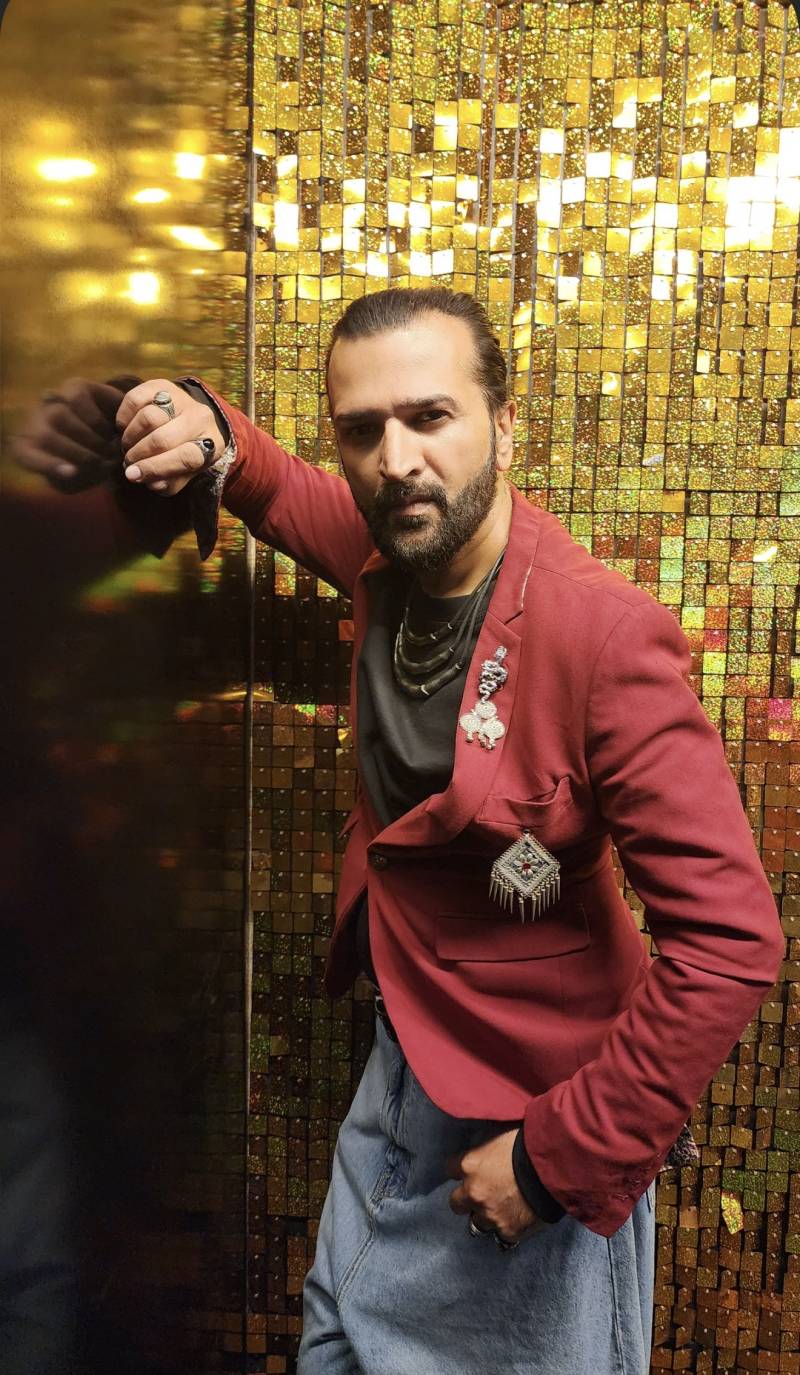 THE ARTIST BEHIND THE GLAM Umar Aziz