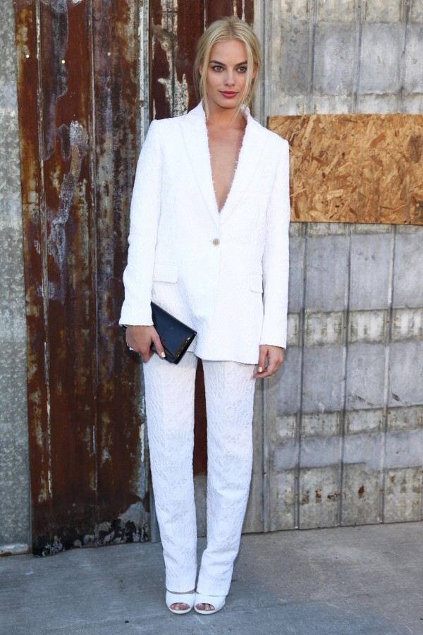 Margot Robbie White Suit ppoint 6